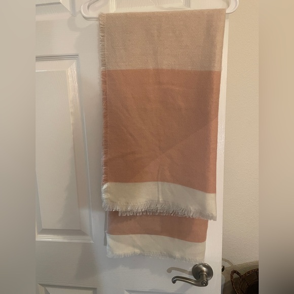 Peach and Cream Fringed Scarf/Throw/Wrap
Lauren Conrad
Acrylic polyester
New - Picture 2 of 2